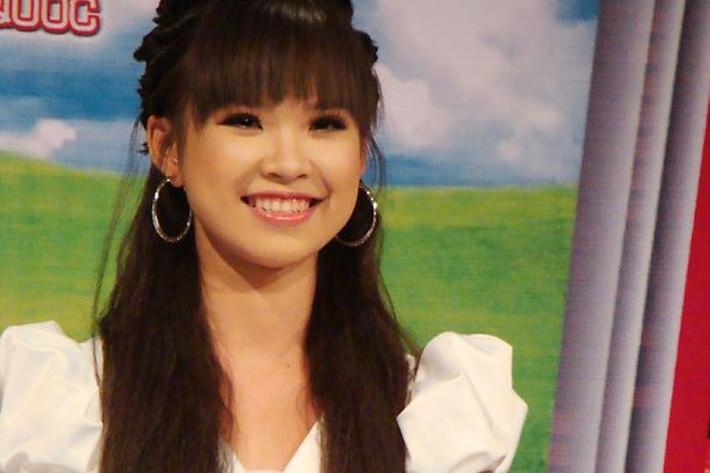 Khởi My là nghệ sĩ đoạt giải nhất cuộc thi Tiếng ca học đường 2007. Sự nghiệp ca hát của cô đánh dấu với bản hit “Vì sao”. Tuy nhiên, chỉ đến khi tham gia Gương mặt thân quen mùa đầu tiên, Khởi My mới thực sự tỏa sáng.