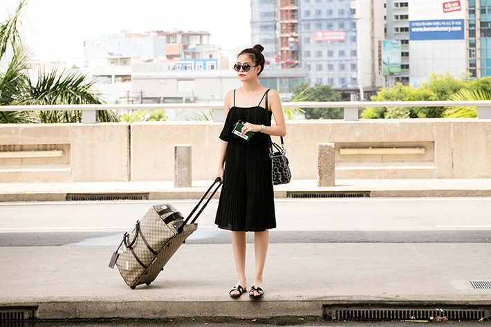 Nhờ gu thời trang tinh tế, mọi người chú ý tới nét đẹp trên cơ thể Hoàng Thùy Linh nhiều hơn là chiều cao.