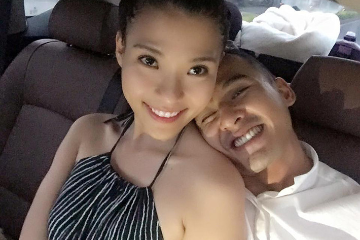Mới đây, trên trang cá nhân, Lương Thế Thành không ngần ngại dành lời ngọt ngào cho bà xã Thúy Diễm trong ngày sinh nhật. Theo đó, nam diễn viên xin lỗi vợ rất nhiều vì không thể ở bên cô trong ngày này vì công việc. Anh hứa năm sau sẽ dành toàn bộ thời gian để cùng Thúy Diễm đón sinh nhật.