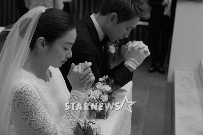Kim Tae Hee muốn tổ chức hôn lễ ở nhà thờ mà không có nhiều nghi thức tốn kém.