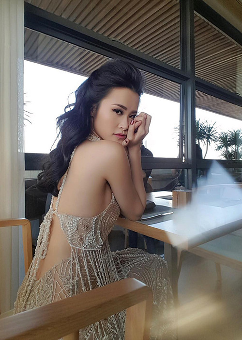 Đông Nhi khiến nhiều người phát ghen bởi luôn được bạn trai chiều chuộng.