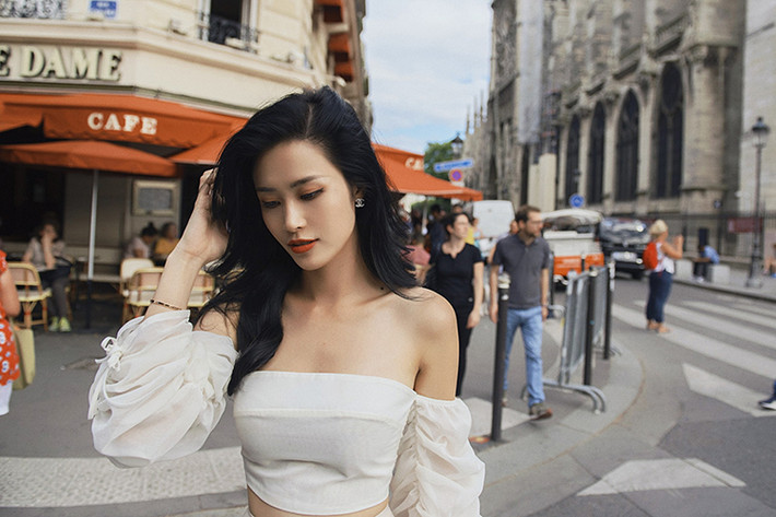 Đông Nhi rất xứng đôi với Ông Cao Thắng. Cô không chỉ có sự nghiệp thành công mà còn sở hữu vẻ ngoài xinh đẹp.