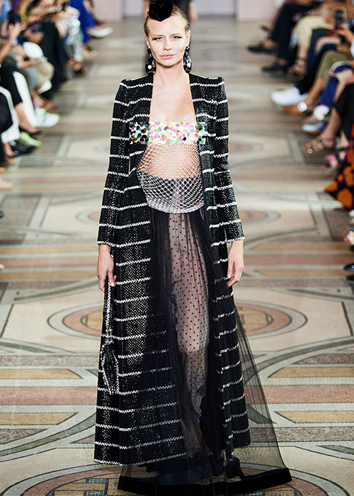 NTK Giorgio Armani vừa giới thiệu đến công chúng bộ sưu tập haute couture Thu Đông 2019 tại bảo tàng Petit Palais, Paris (Pháp).