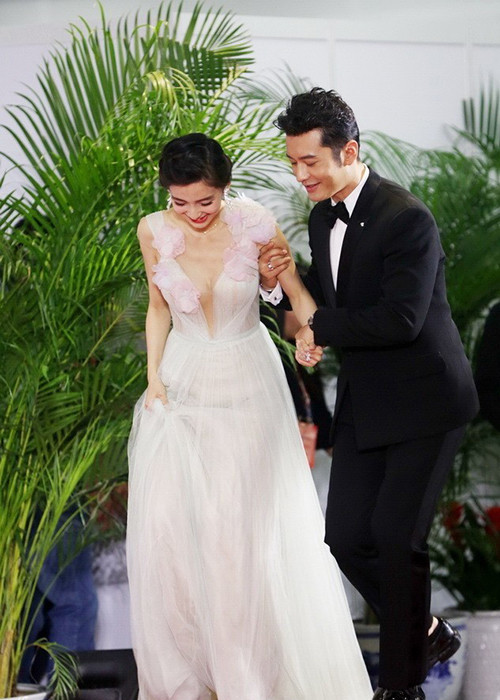 Angelababy thực sự được Huỳnh Hiểu Minh cưng như trứng mỏng.