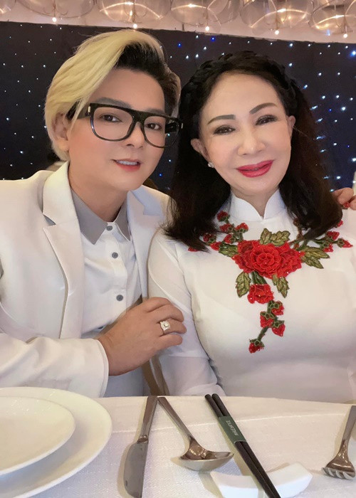 Huyền Vân hơn Vũ Hà 8 tuổi. Vì vậy, cặp đôi từng bị gia đình hai bên phản đối khi quyết định gắn bó. Tuy nhiên, Vũ Hà không muốn bỏ lỡ cơ hội bên Huyền Vân.