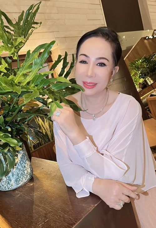 Huyền Vân chia sẻ, dù mới chỉ là ca sĩ trẻ trong nghề, còn nhiều khó khăn, Vũ Hà chưa bao giờ yêu cầu cô giúp đỡ về vật chất.