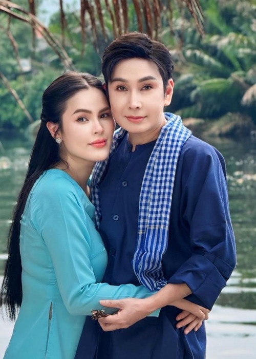 Phương Lê - Vũ Luân liên tục sánh đôi, dành cho nhau những cử chỉ tình tứ, làm dấy nghi vấn tình cảm. Ảnh: FB Vũ Luân.