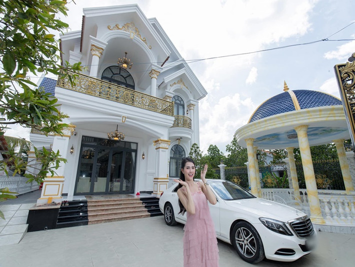 Phan Thị Mơ đã xây nhà 10 tỷ báo hiếu bố mẹ. Người đẹp cho biết, hiện tại, điều khiến bố mẹ cô nặng lòng là hôn nhân của cô.