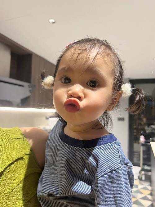 Con gái Bảo Anh rất đáng yêu, hiếu động. Ảnh: Instagram Misumi.