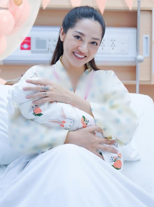 Nữ ca sĩ Bảo Anh sinh con gái đầu lòng Misumi vào ngày 4/3/2023. Tuy nhiên, đến tháng 4/2024, Bảo Anh mới công khai có con.