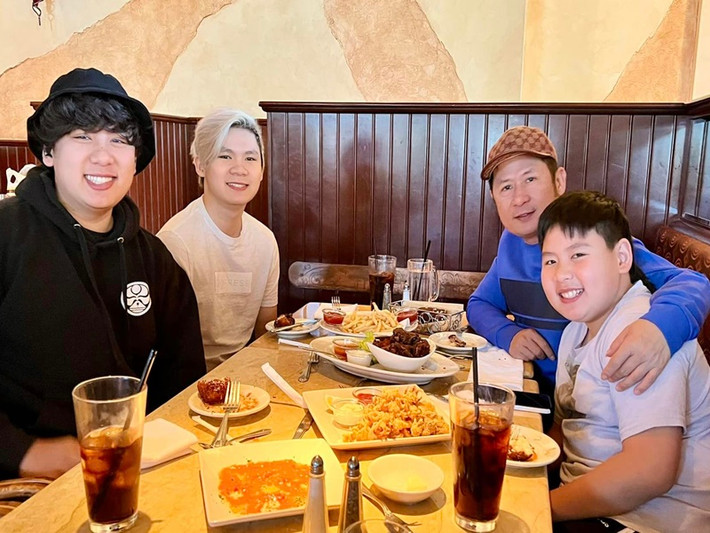 Trizzie Phương Trinh nói thêm: “Nhưng là một người cũng thương con không kém Bằng Kiều, có thể anh cũng đã rất đau lòng khi không thể có mặt cho con trai trong ngày quan trọng, một cột mốc trong cuộc đời của nó”. Ảnh: FB Bằng Kiều.