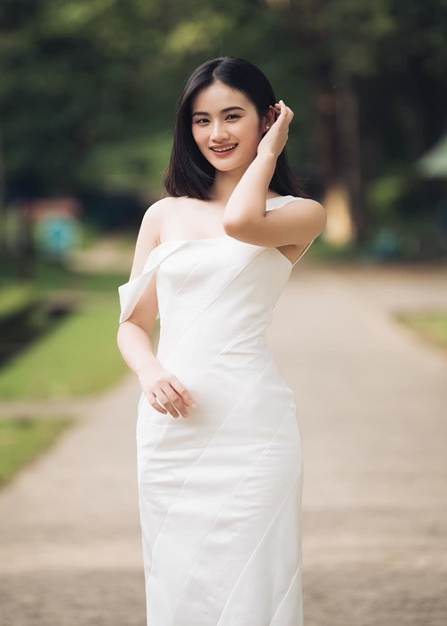 Trong hơn 1 tháng nghỉ hè ở Việt Nam, Ý Nhi có lịch trình rất bận rộn.