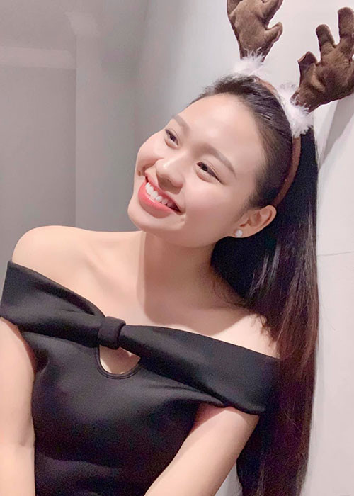 Lê Lộc sinh năm 1995, là con gái của nữ diễn viên Lê Giang và chồng cũ Duy Phương.