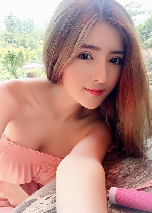 Người đẹp "dao kéo" quê gốc Khánh Hòa ngày càng xinh đẹp.