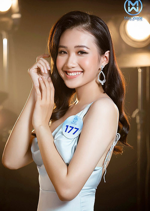 Bằng tuổi Kiều Loan, Phan Anh Thư đến từ Thừa Thiên - Huế.