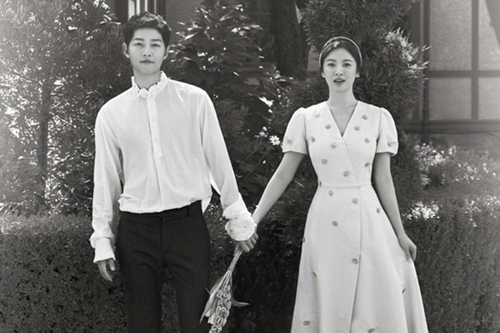 Khi kết hôn rồi, Song Joong Ki vẫn thể hiện tình yêu say đắm dành cho Song Hye Kyo.