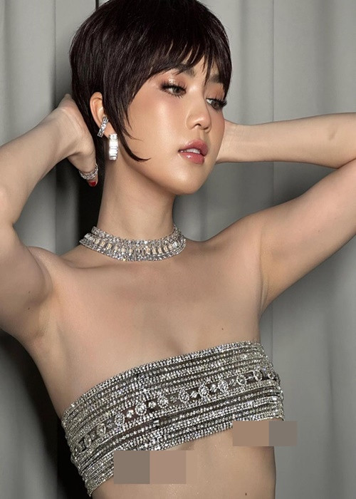 Hình ảnh Ngọc Trinh khoe chân ngực tại sự kiện nhanh chóng gây chú ý. Ảnh: Instagram