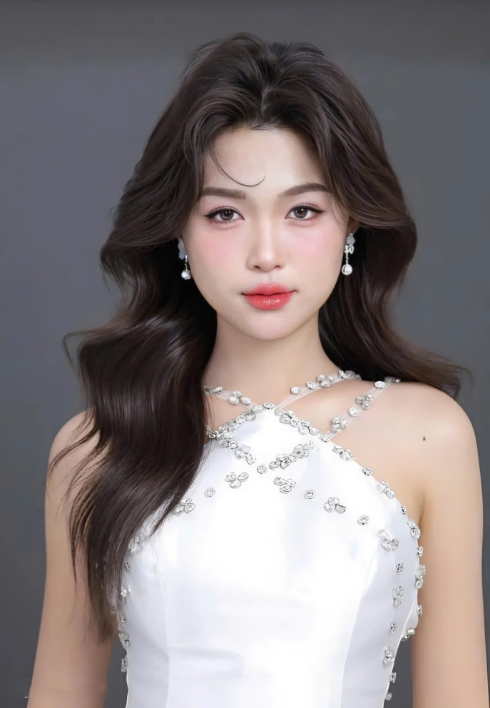 Nguyễn Đỗ Linh Ngọc sinh năm 2005, thuộc top thí sinh nổi bật sau vòng bán kết online của Hoa hậu Sinh viên Việt Nam 2024. Hiện cô là Bí thư chi đoàn K59CC2 Khoa Marketing, trường Đại học Thương mại, đồng thời giữ chức Bí thư chi đoàn của khoa.