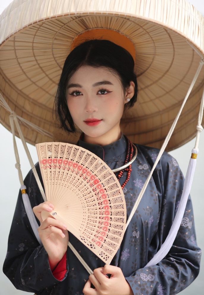Người đẹp còn tham gia dự án “Sách nối dốc” - chương trình mang sách vở và đồ dùng học tập đến học sinh khó khăn ở vùng núi, giúp các em có cơ hội tiếp cận tri thức.
