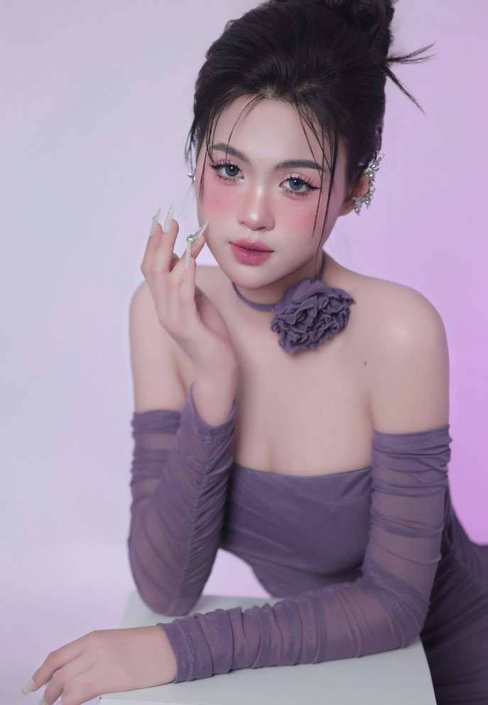 "Khi tham dự cuộc thi, tôi mong muốn hoàn thiện bản thân, đồng thời lan tỏa những thông điệp tích cực về trách nhiệm xã hội và lòng nhân ái", Linh Ngọc chia sẻ.