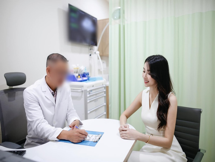Hoa hậu Đặng Thu Thảo lần đầu lộ diện sau khi sinh con thứ 3.
