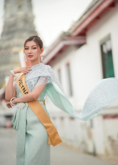 Đại diện Việt Nam cho biết cô bất ngờ xen lẫn xúc động trước tình cảm của người hâm mộ ở xứ chùa vàng. Ảnh: FB Quế Anh.