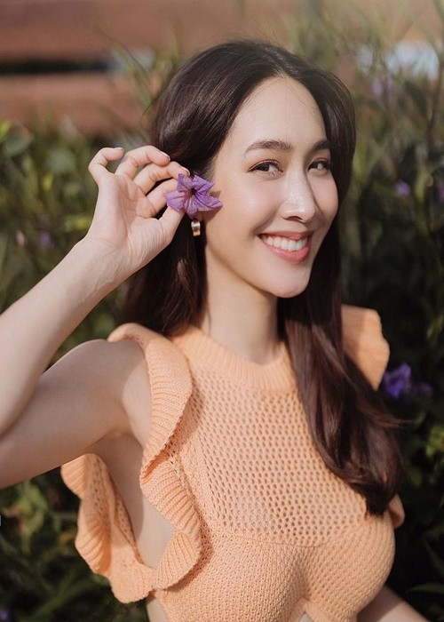 Ồn ào bị tạm giam để điều tra vụ lừa đảo khiến danh tiếng của Min bị ảnh hưởng nghiêm trọng. Ảnh: Instagram Min Pechaya.