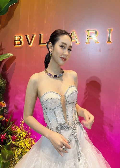 Nữ diễn viên Thái Lan đắt show sự kiện, làm đại diện quảng cáo. Ảnh: Instagram Min Pechaya.