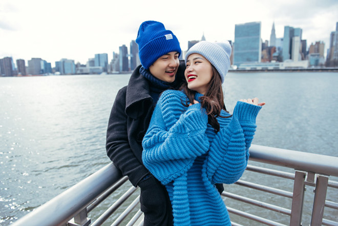 Tháng 12/2018, Đông Nhi tổ chức live show quy mô tại SVĐ Quân Khu 7 (TP.HCM) để đánh dấu chặng đường 10 năm ca hát. Đứng sau những sân khấu đáng nhớ của Đông Nhi chính là hình ảnh của người bạn trai – hậu phương vững chắc có vai trò quan trọng nhất cho sự thành công của nữ ca sĩ.