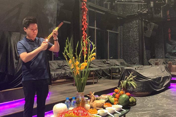 Chàng thiếu gia gốc Hà thành vẫn bận rộn với công việc kinh doanh.