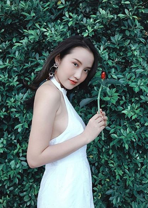 Gần đây, Xuân Thảo tích cực khoe ảnh gợi cảm trên trang cá nhân.