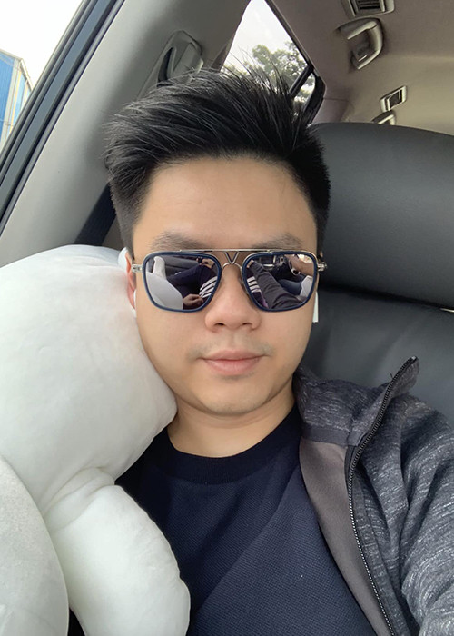 "Đời người chỉ cần có hai lần hạnh phúc là đủ. Một là gặp đúng người, hai là cùng nhau đi đến cùng", tình cũ của Midu viết cách đây ít ngày.