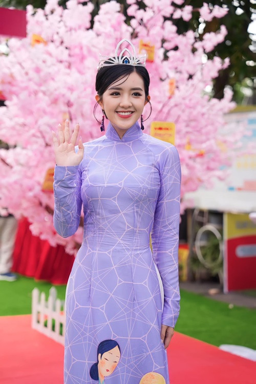 Sau Miss Peace Vietnam 2022, mỹ nhân quê Đồng Nai đoạt danh hiệu á quân cuộc thi về MC mang tên Gương mặt truyền hình 2022. Ảnh: FB Gia Hân.
