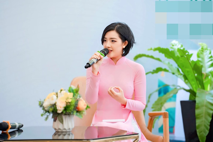 Gia Hân dẫn các chương trình như Bếp nhà mình, Mỗi ngày một bí quyết (HTV), Câu chuyện phái mạnh (VTV), Việt Nam quê hương tôi (ANTV). Ảnh: FB Gia Hân.