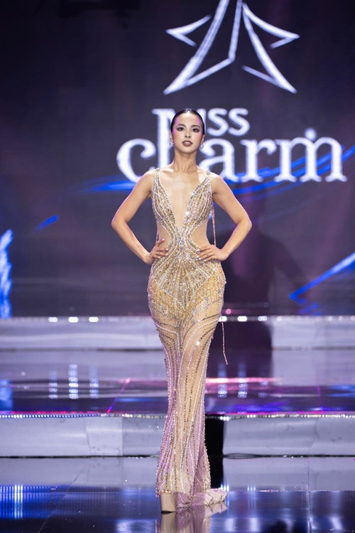 Quỳnh Nga đoạt danh hiệu á hậu 1 Miss Charm 2024 sau loạt thành tích á khôi 1 cuộc thi Hoa khôi Sinh viên Việt Nam 2017, top 10 Miss World Vietnam 2019, Hoa khôi Tài năng Ngoại thương 2015, top 10 Hoa khôi Áo dài 2014.