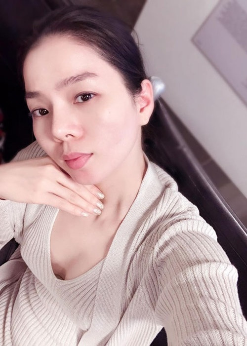 Gương mặt không trang điểm của ca sĩ Lệ Quyên được nhiều người khen đẹp không tỳ vết.