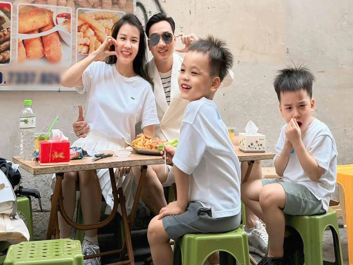 Thành Trung và vợ thứ hai có cặp quý tử song sinh vào năm 2019. Ảnh: FB Thành Trung.