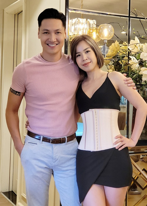 Mạnh Trường từng chia sẻ, vợ chồng anh chưa bao giờ đặt nặng chuyện phải làm thế nào để giữ lửa hôn nhân.