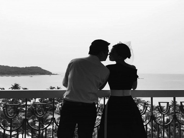 Bà xã của Quang Minh là người chia sẻ thông tin kết hôn. Cô viết trên trang cá nhân: “Cũng như tôi, như anh, chúng ta sinh ra để dành tình yêu cho nhau và để kết hôn với nhau”. Ảnh: VTC