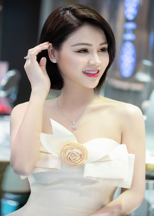 Lương Thu Trang mang vẻ đẹp cuốn hút xứng danh người con gái Tuyên Quang.