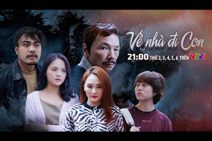 Khải được cho là nhân vật đánh ghét nhất bộ phim "Về nhà đi con" đang lên sóng. Nhân vật này không chỉ mê cờ bạc mà còn vũ phu khi đánh vợ đến mức bị sảy thai.