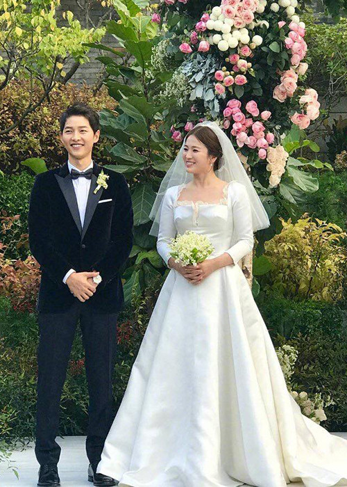 Trong khi Song Hye Kyo sẽ thường xuyên sang Trung Quốc phát triển sự nghiệp, Song Joong Ki sắp tái xuất màn ảnh xứ Hàn. Theo dự kiến, bộ phim "Asadal Chronicles" của Song Joong Ki sẽ lên sóng vào đầu tháng 6/2019.