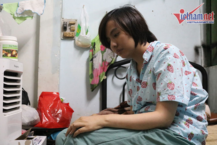 Chia sẻ trên Vietnamnet, Thúy Anh cho biết cô và gia đình đã lâm vào cảnh nợ nần hơn 200 triệu đồng tiền thuốc men, chạy chữa. Ảnh: Vietnamnet