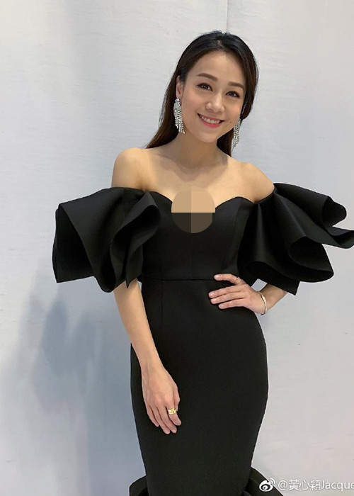 Mới đây, Huỳnh Tâm Dĩnh bị lộ clip ôm ấp, hôn Hứa Chí An trong xe hơi. Điều đáng nói, Huỳnh Tâm Dĩnh là bạn gái của Mã Quốc Minh còn Hứa Chí An là chồng Trịnh Tú Văn.