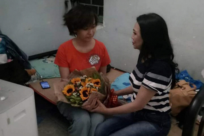 Hoàn cảnh của Thúy Anh khá khó khăn khi cô vừa trị bệnh vừa chăm hai con: bé trai 12 tuổi, bé gái 6 tháng tuổi. Vì vậy, các nghệ sĩ Việt đang kêu gọi mọi người giúp đỡ Thúy Anh. Ảnh: FBNV