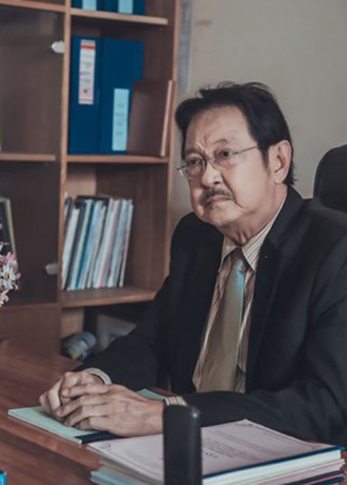 Vì thua lỗ trong làm ăn, Chánh Tín bị phát mãi căn biệt thự hơn 10 tỷ đồng. Ông phải sống cảnh chật vật khi về già. Có lúc, nghệ sĩ Chánh Tín từng phải cay đắng thốt lên: "Giờ đây, tôi không khác gì kẻ ăn mày".