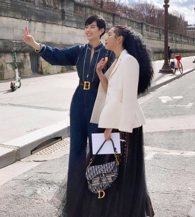 Tối 25/2 (theo giờ Việt Nam), fashionista Châu Bùi và “Cô em trendy” Khánh Linh cùng nhau tham dự một show diễn thời trang của thương hiệu Dior tại Pháp. Đây là một show diễn nằm trong khuôn khổ Paris Fashion Week. Sự kiện này nhận được sự quan tâm đặc biệt của các tín đồ thời trang trên toàn thế giới.