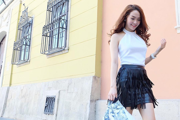Nữ ca sĩ Minh Hằng vừa có chuyến công tác ở châu Âu. Ngoài công việc, Minh Hằng còn dành thời gian khám phá vùng đất nơi cô mới đặt chân đến.