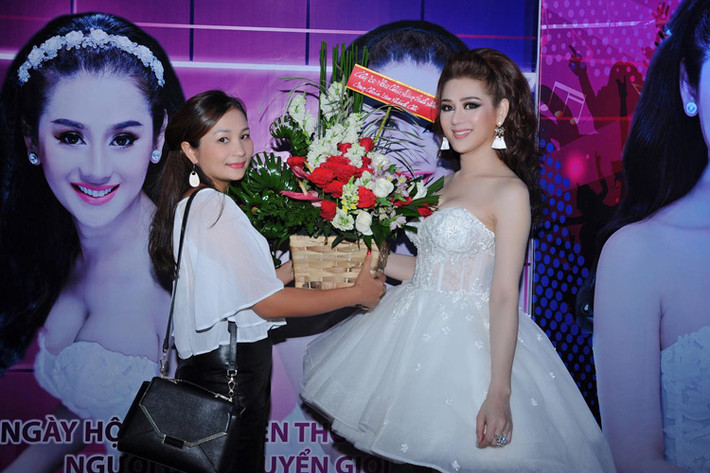 Nữ ca sĩ sinh năm 1977 vui vẻ đón sinh nhật sau lùm xùm với Hương Giang Idol.