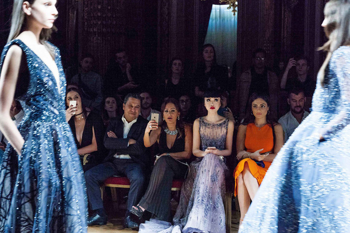 Jessica Minh Anh cũng tham dự show thời trang của NTK Ziad Nakad diễn ra trong ngày cuối của Tuần lễ thời trang Paris.